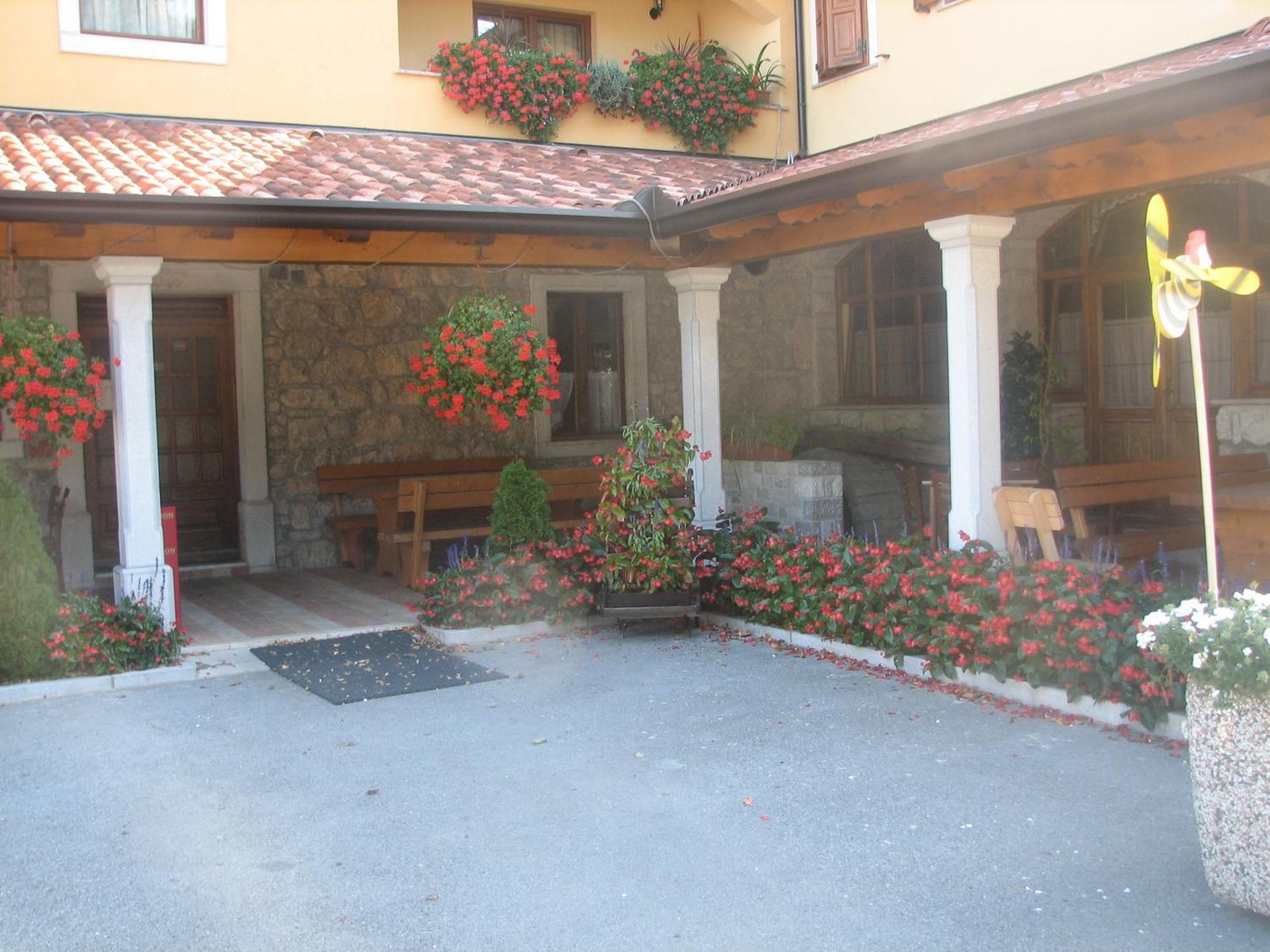 Pod Slavnikom Guest house 3*